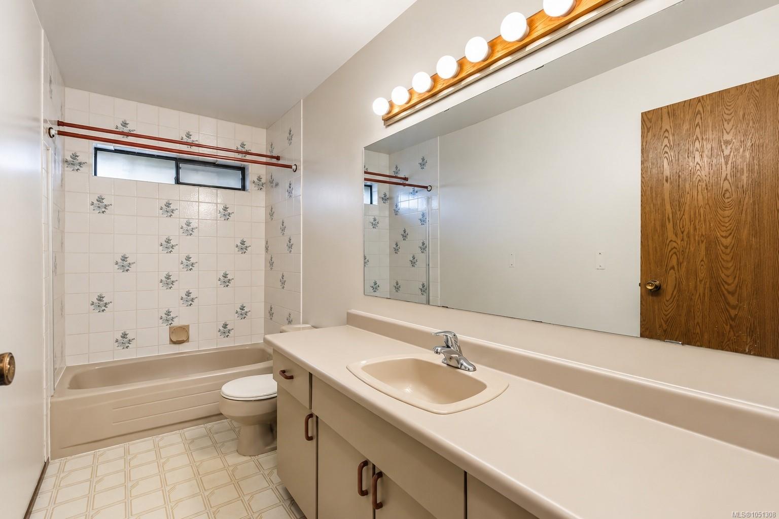 946 Paconla Pl — listing photo 11 of 26