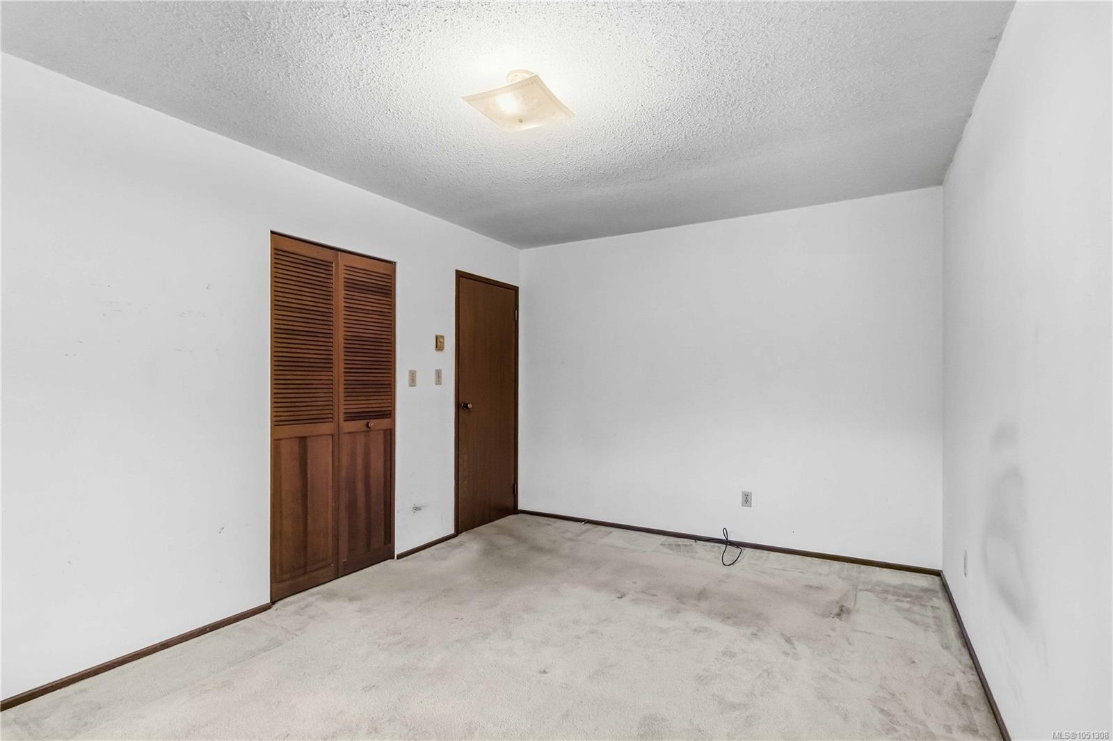 946 Paconla Pl — listing photo 12 of 26