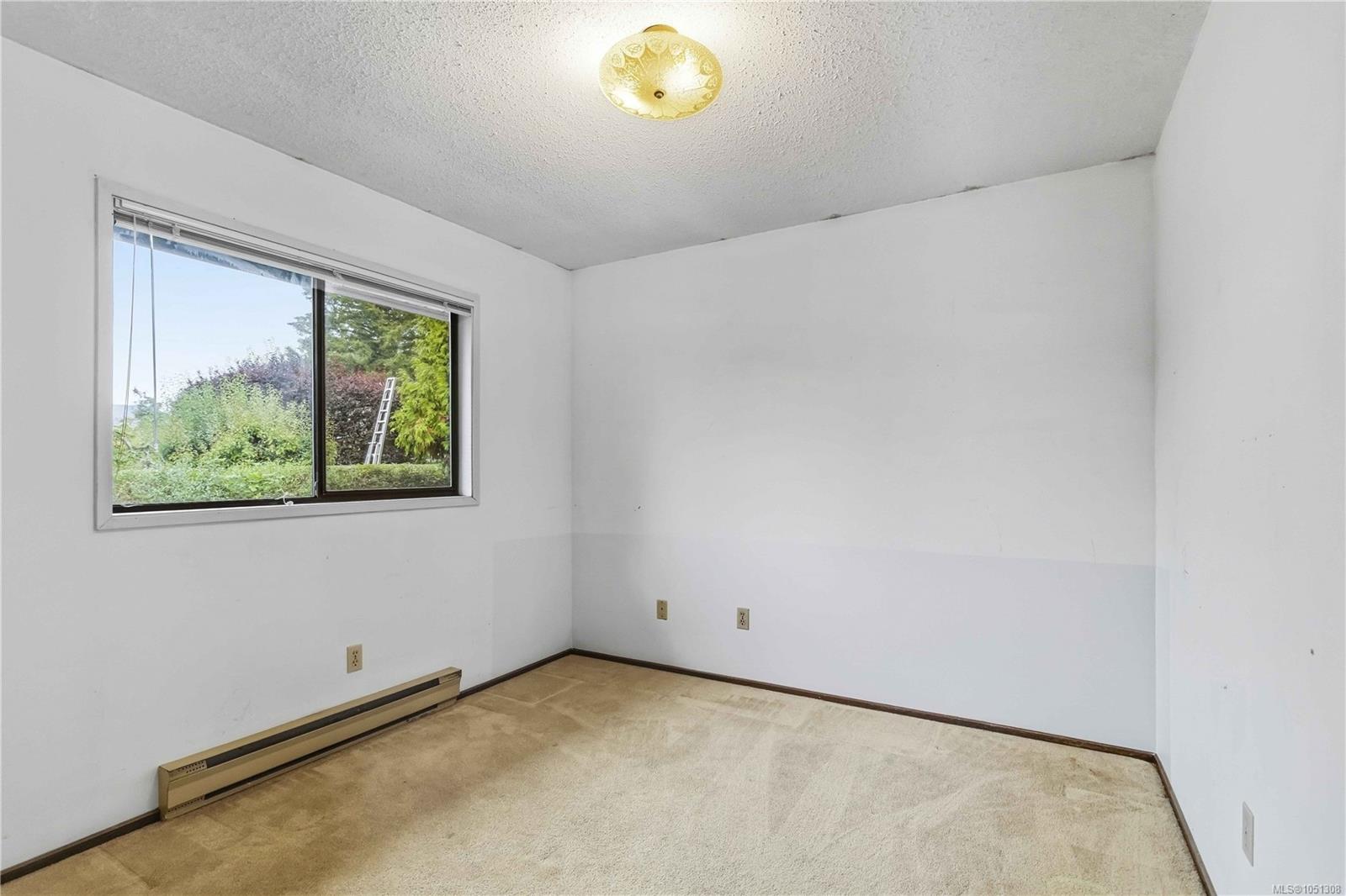 946 Paconla Pl — listing photo 13 of 26