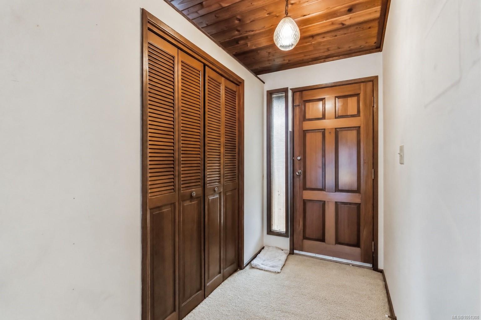 946 Paconla Pl photo 3