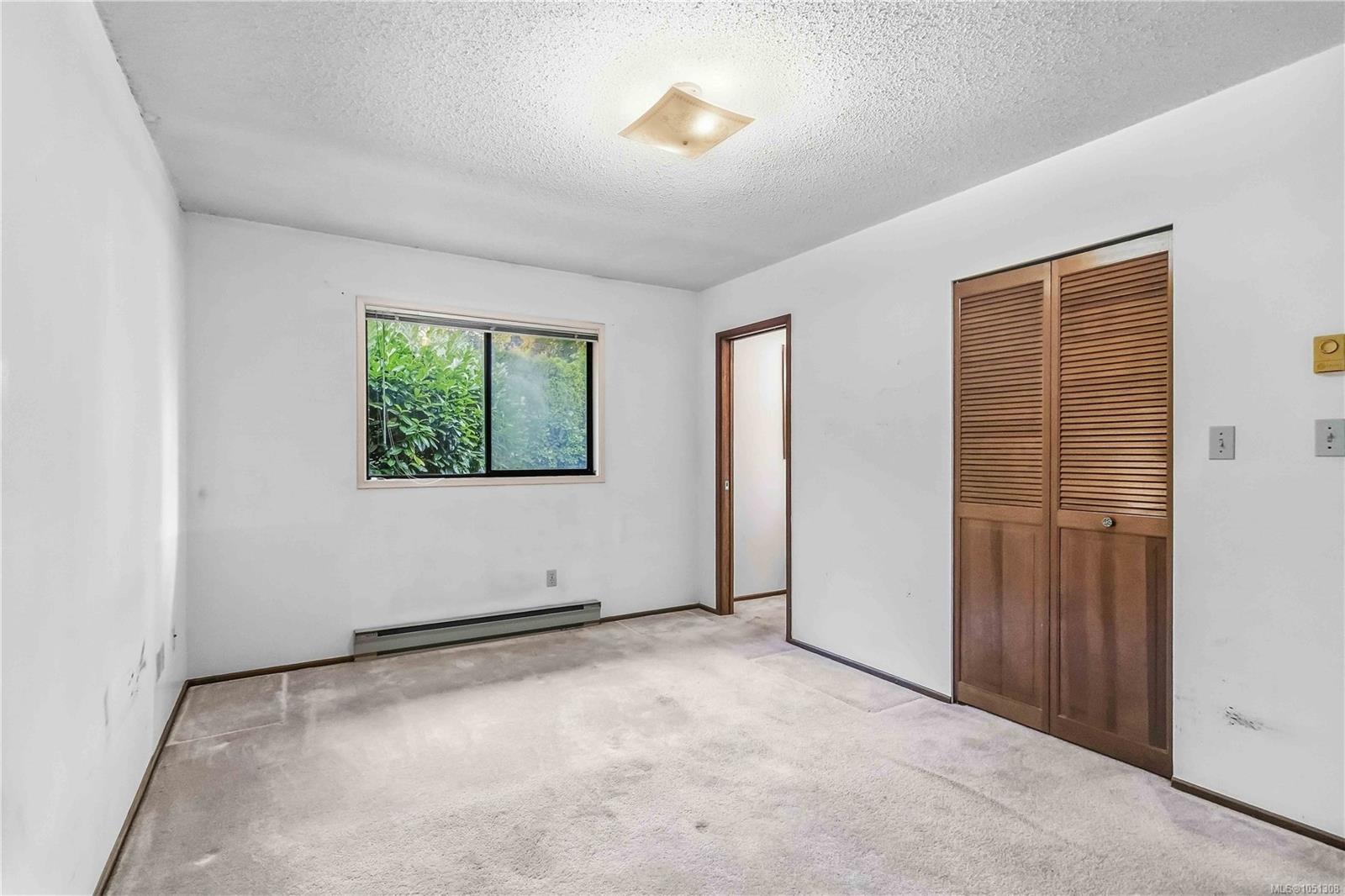 946 Paconla Pl — listing photo 8 of 26