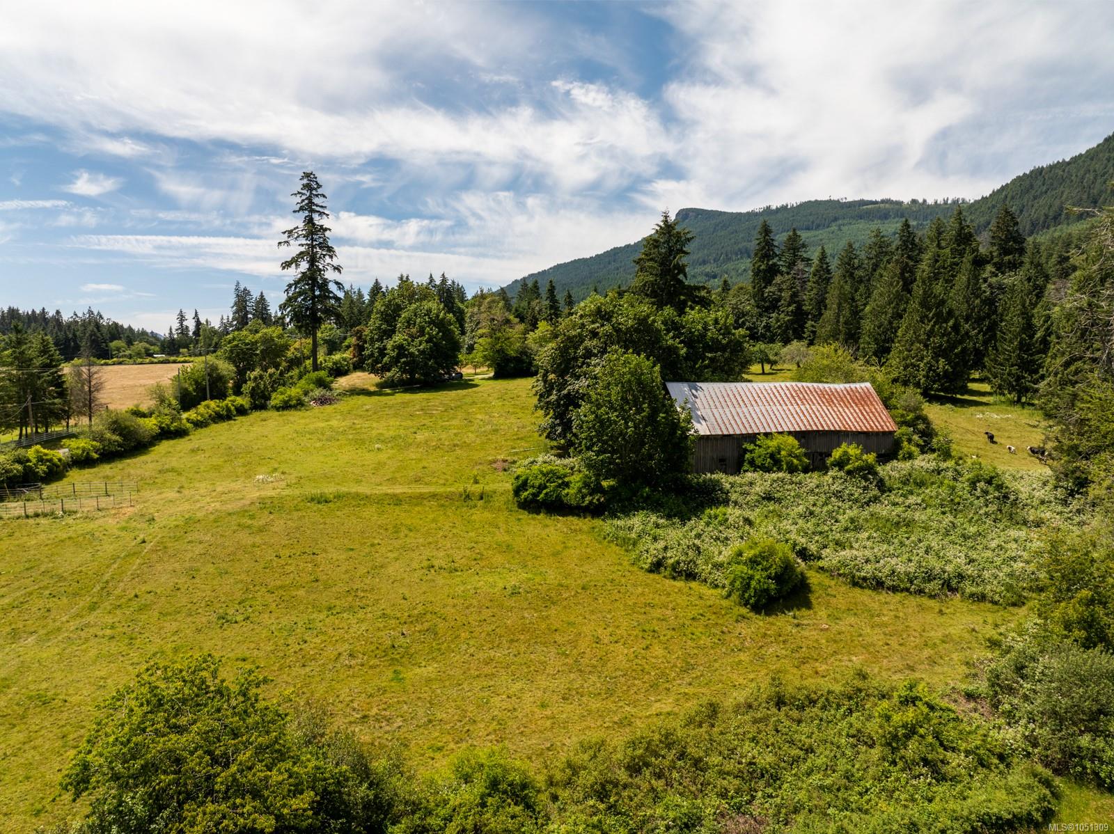 7028 Westholme Rd — listing photo 12 of 73