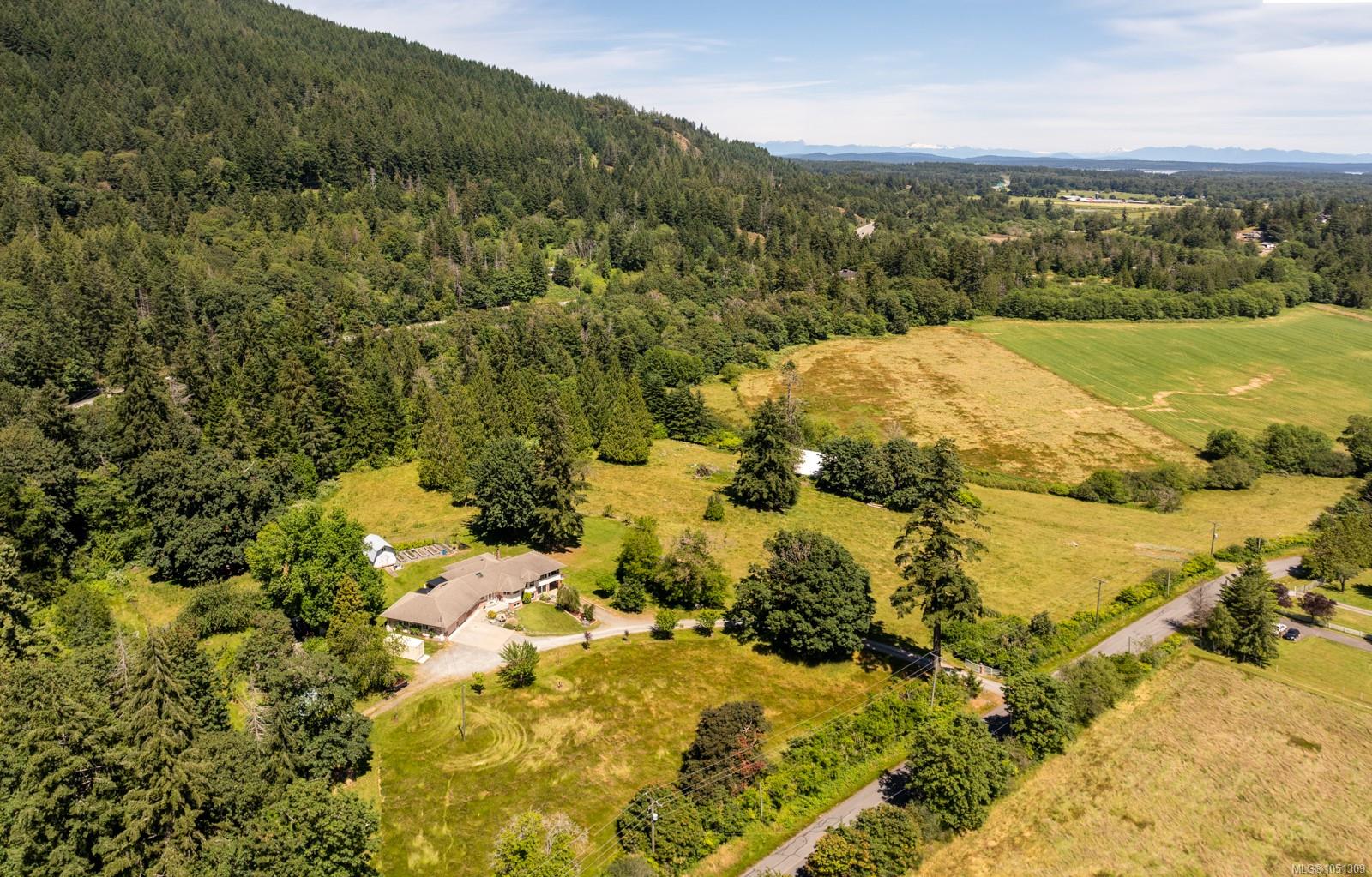 7028 Westholme Rd — listing photo 8 of 73