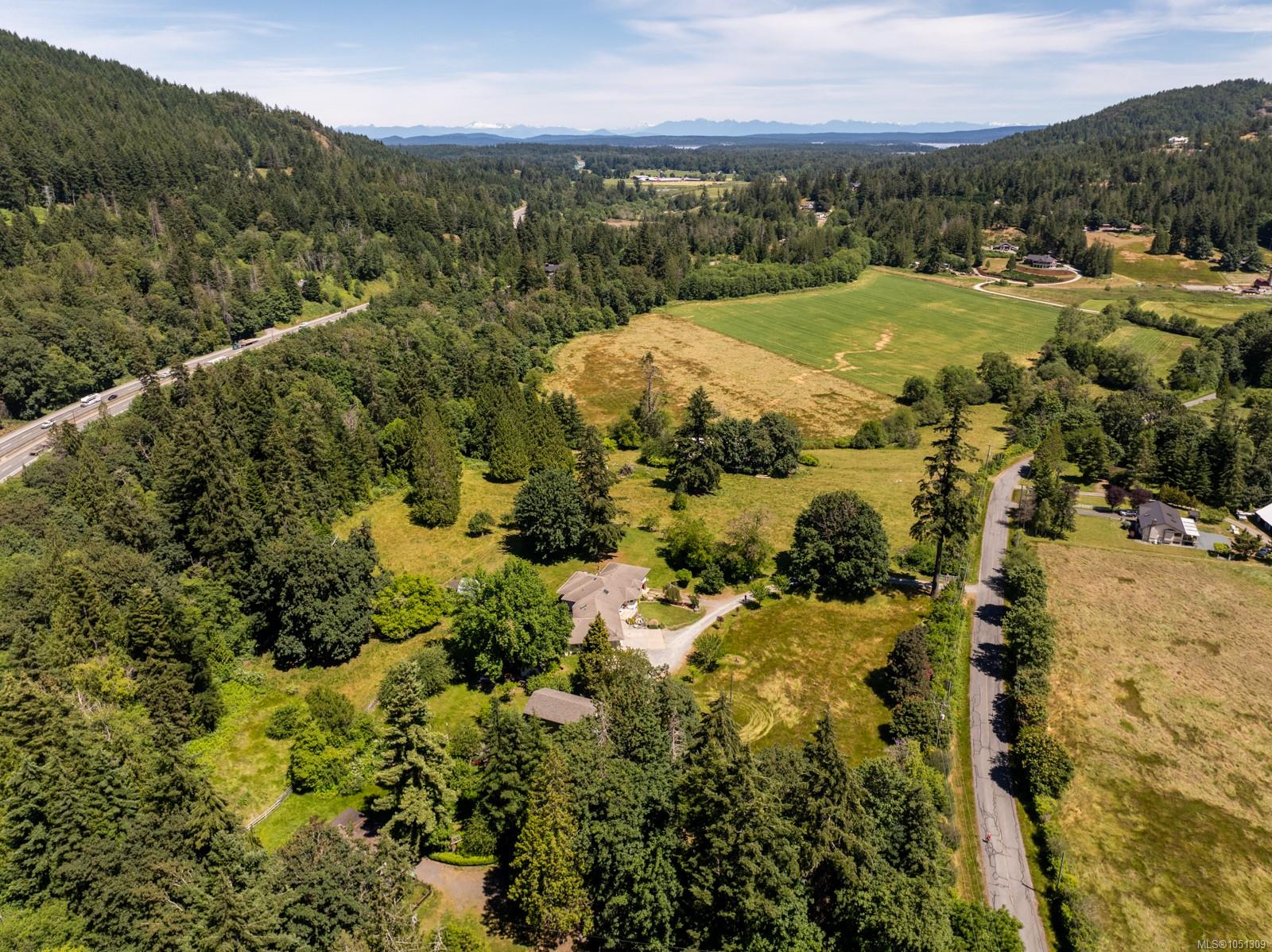 7028 Westholme Rd — listing photo 9 of 73