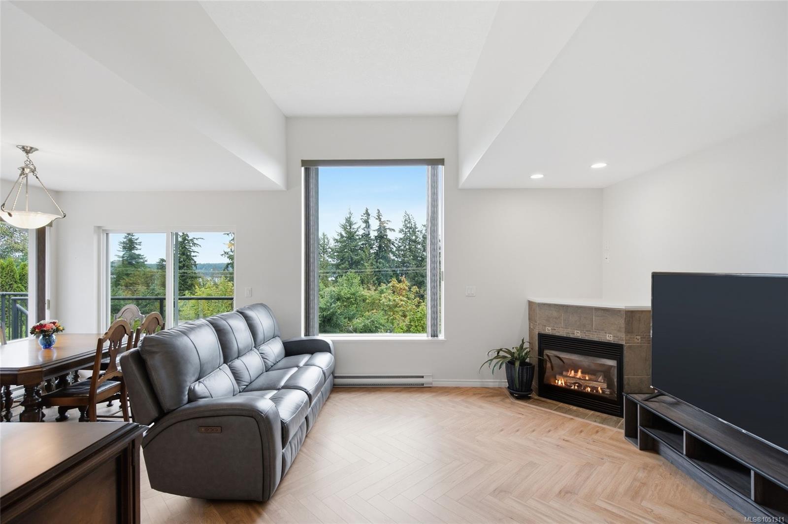523 Louise Rd — listing photo 7 of 53
