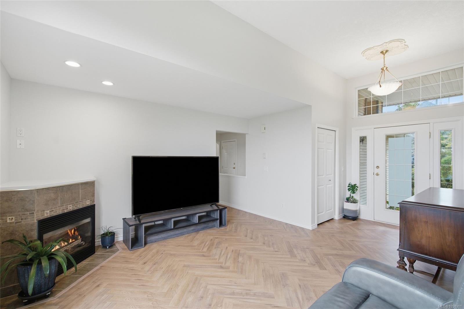 523 Louise Rd — listing photo 9 of 53