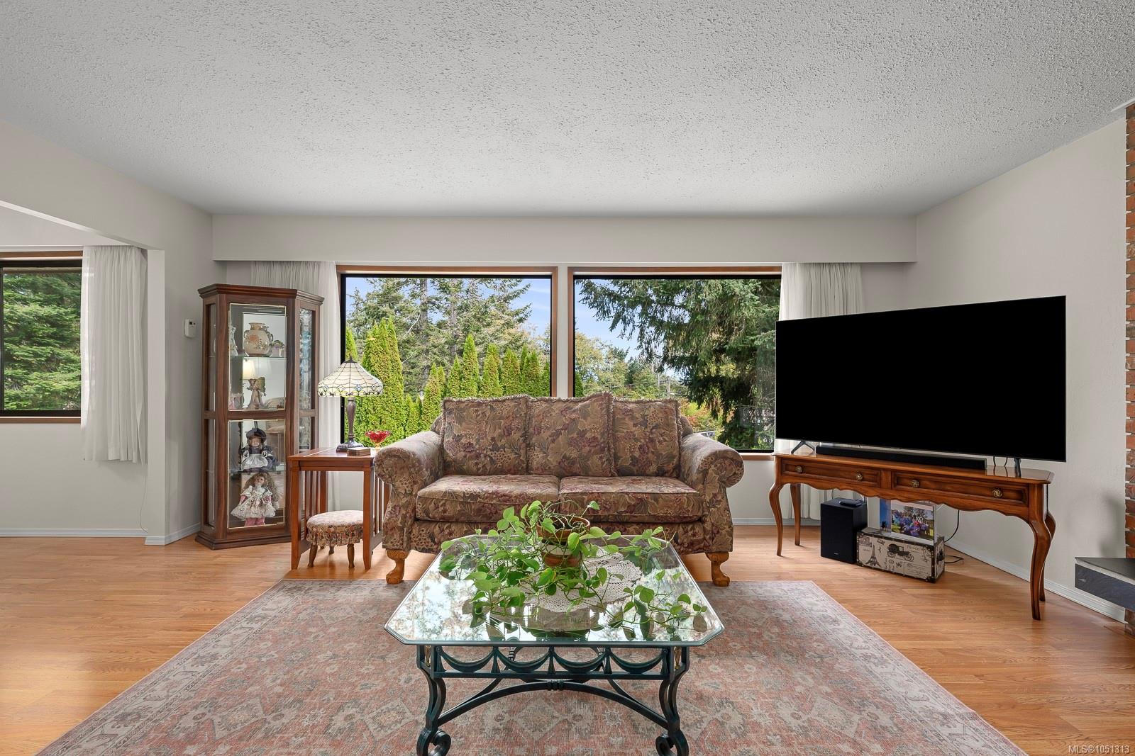 4344 Briardale Rd — listing photo 12 of 61