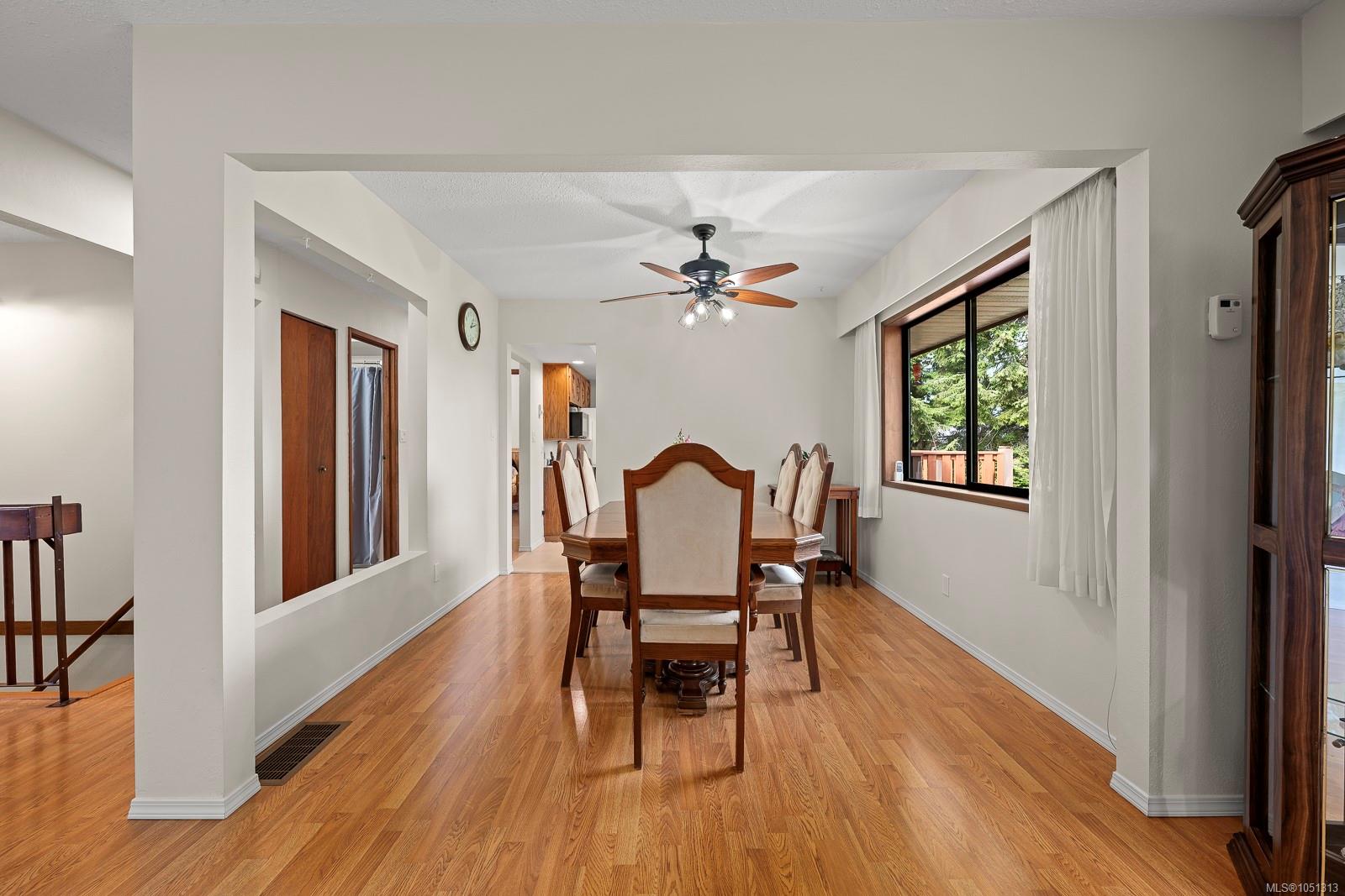4344 Briardale Rd — listing photo 8 of 61