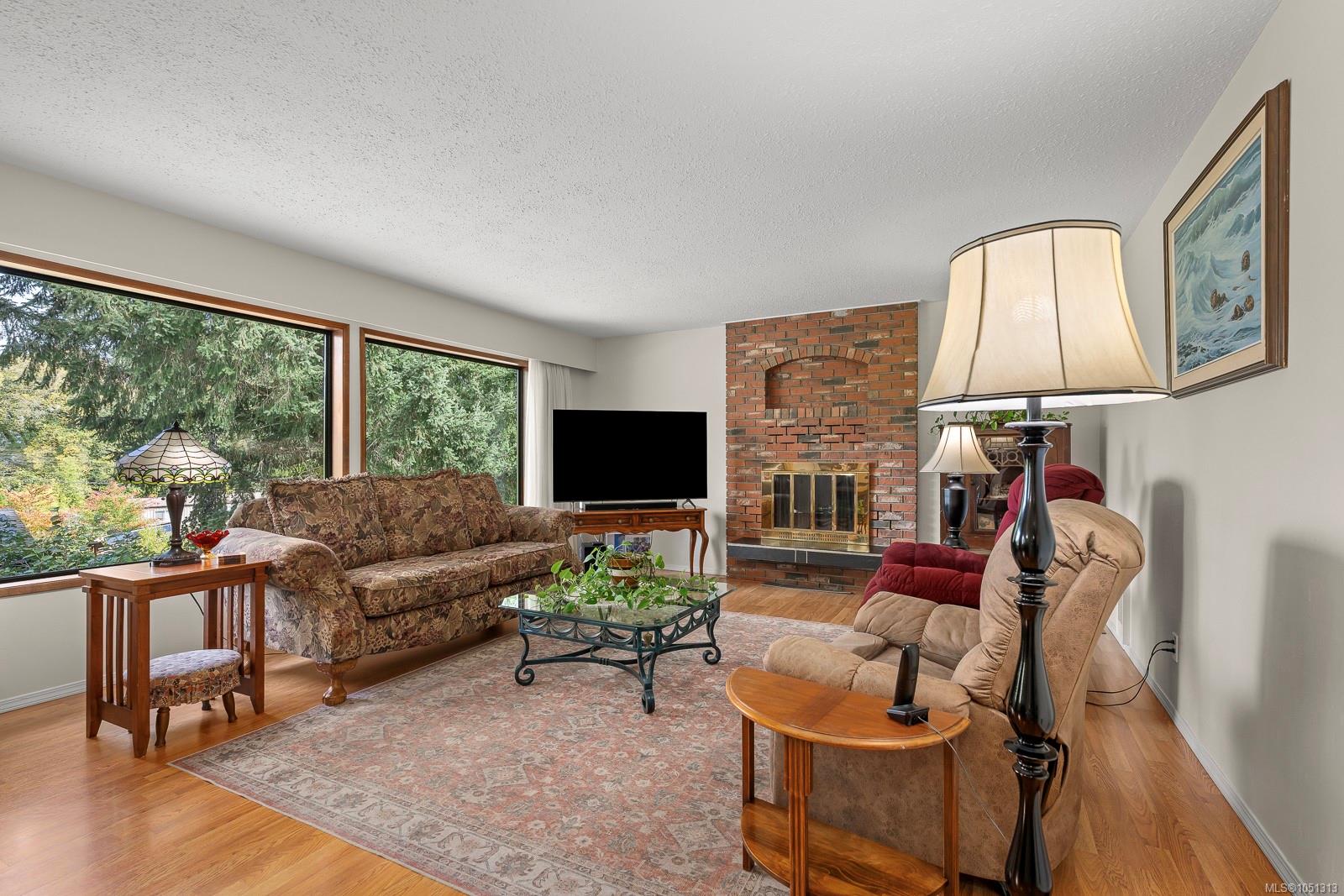 4344 Briardale Rd — listing photo 9 of 61