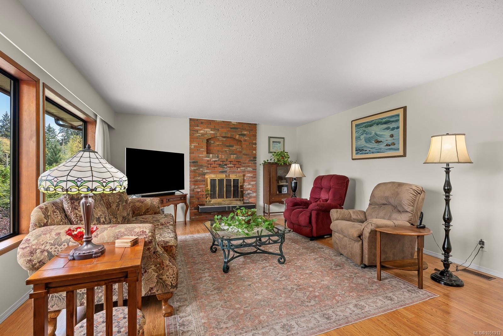 4344 Briardale Rd — listing photo 10 of 61