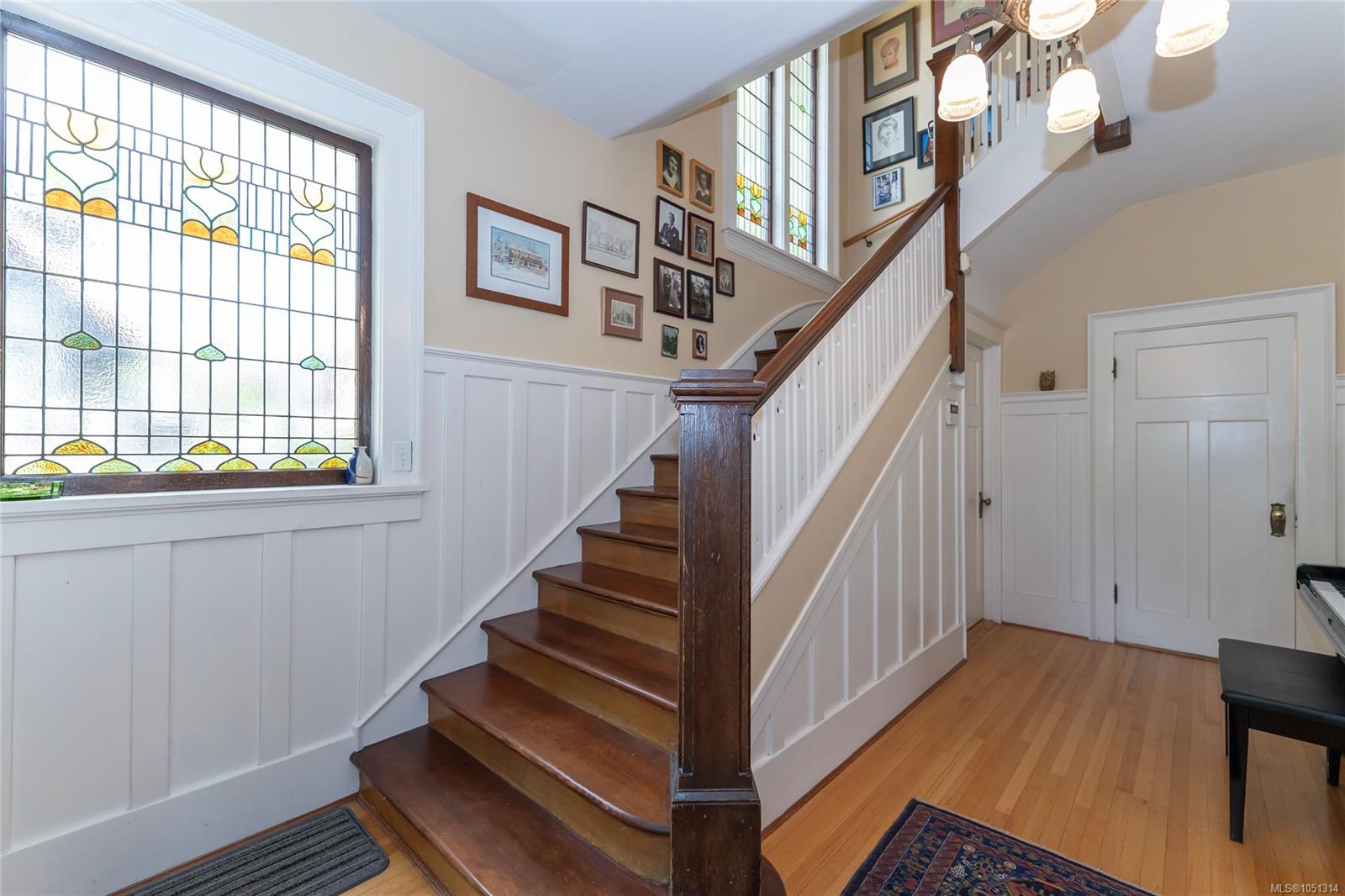 1377 Rockland Ave — listing photo 11 of 69