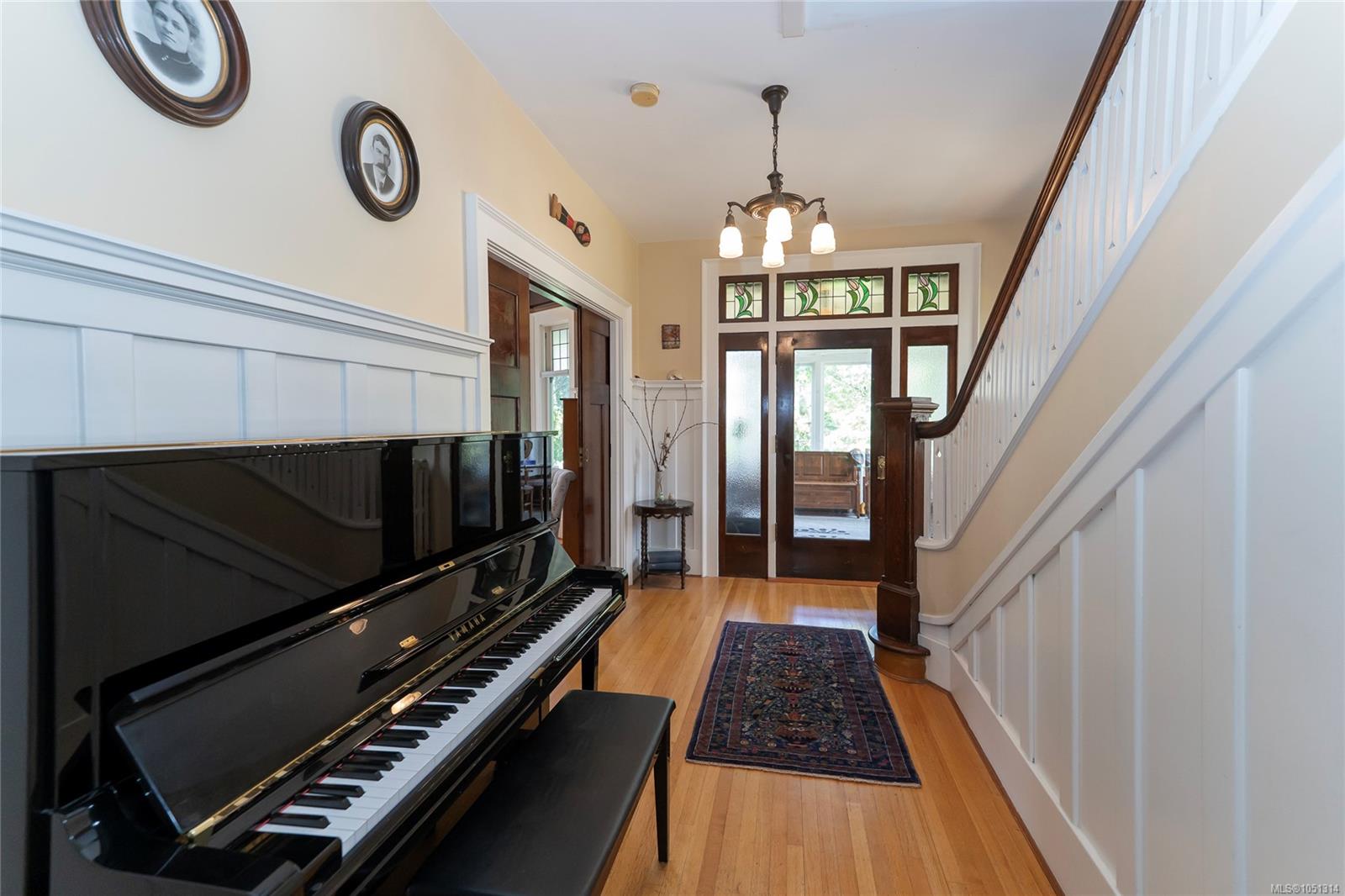 1377 Rockland Ave — listing photo 12 of 69