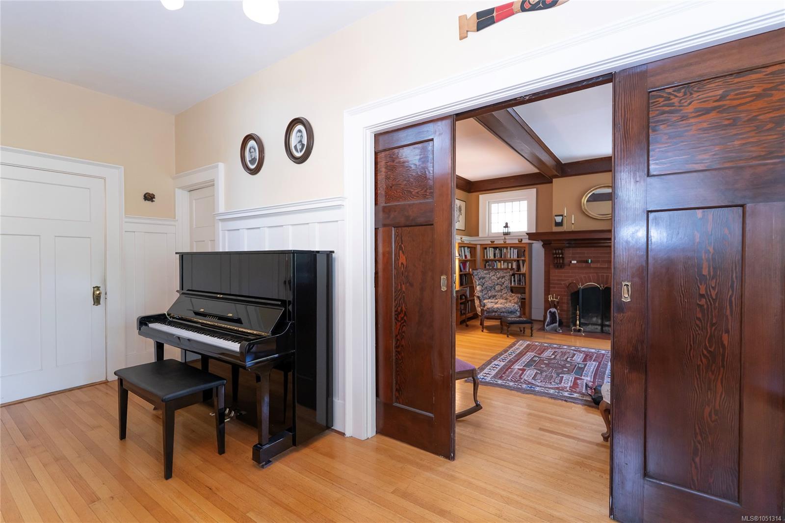 1377 Rockland Ave — listing photo 13 of 69