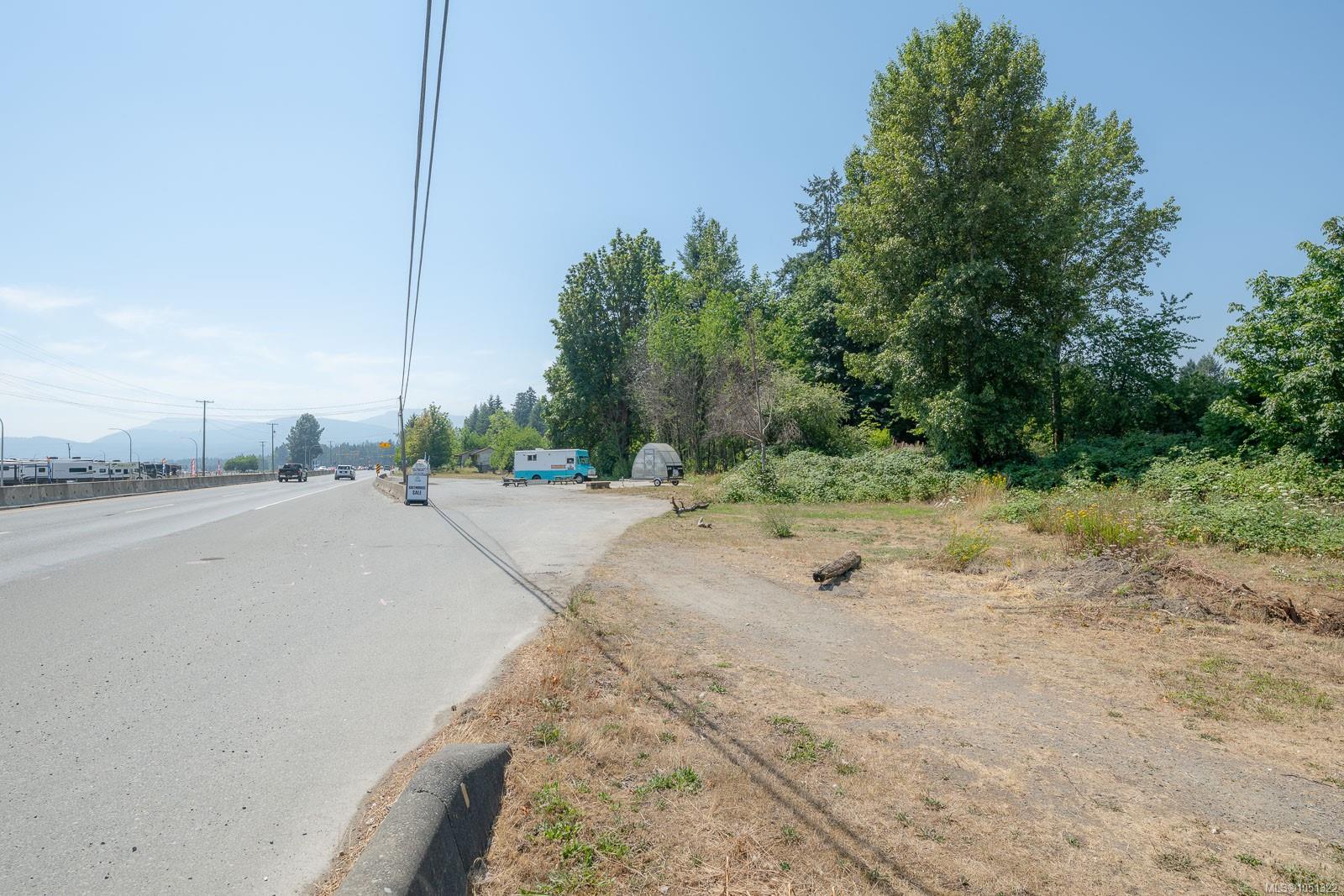 3251 Trans Canada Hwy — listing photo 10 of 28