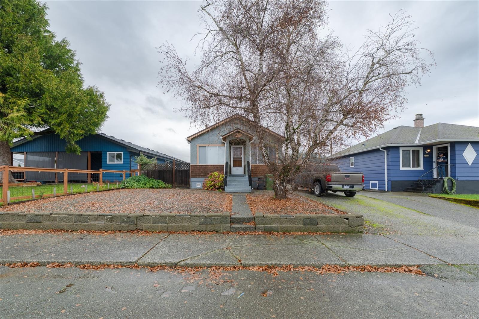 3885 14th Ave — listing photo 2 of 28