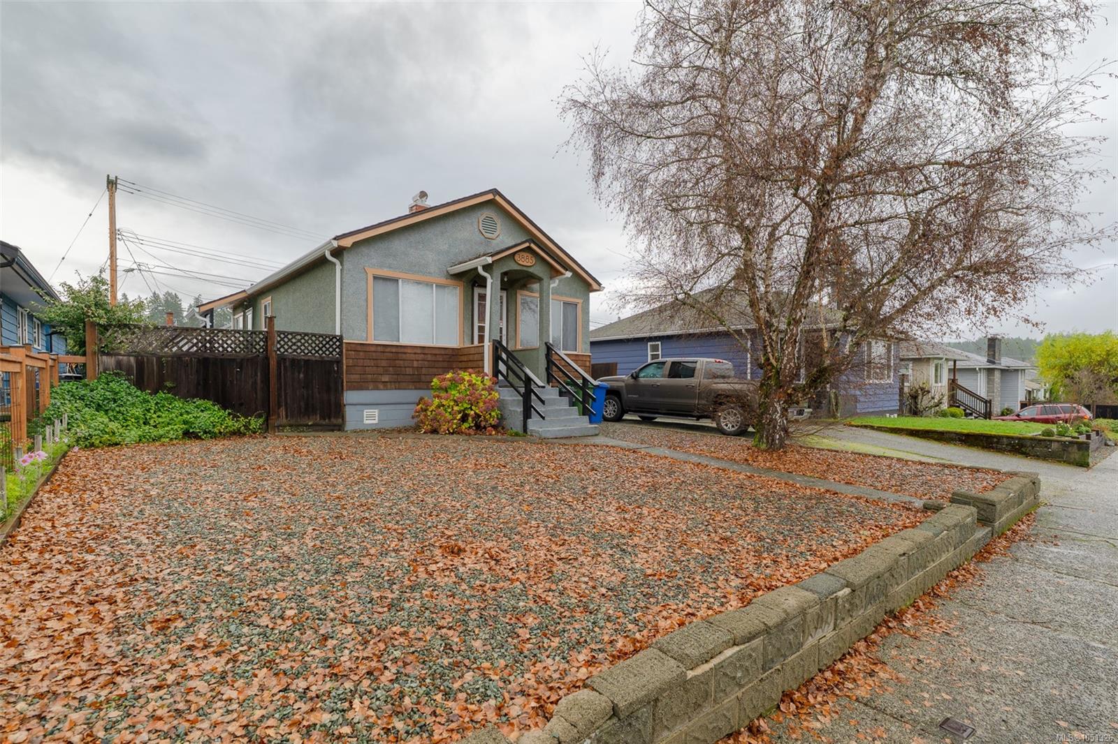 3885 14th Ave — listing photo 3 of 28