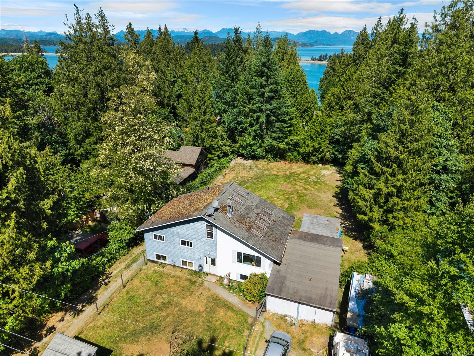 1376 Hooley Rd — listing photo 2 of 43