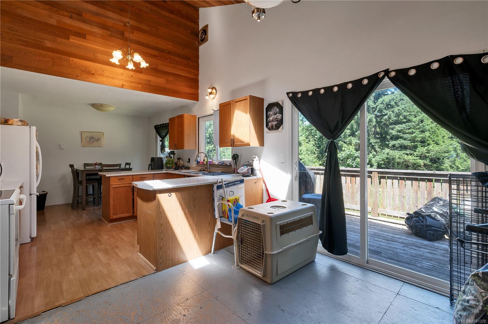 1376 Hooley Rd — listing photo 11 of 43