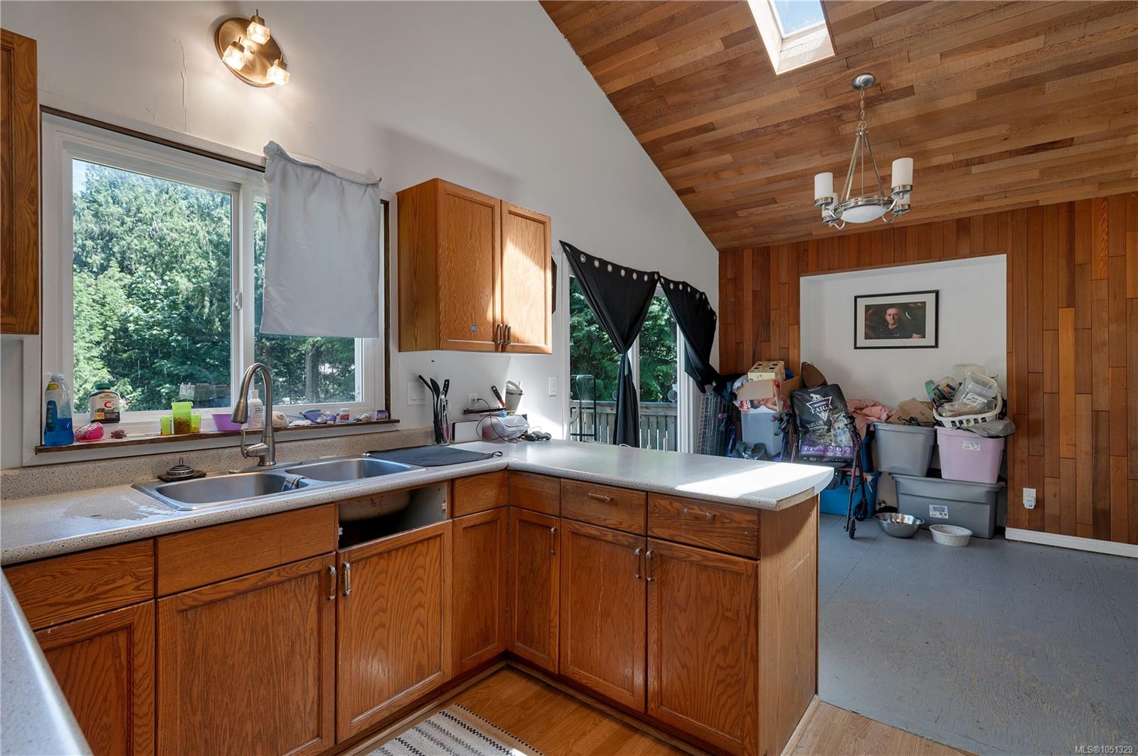 1376 Hooley Rd — listing photo 14 of 43