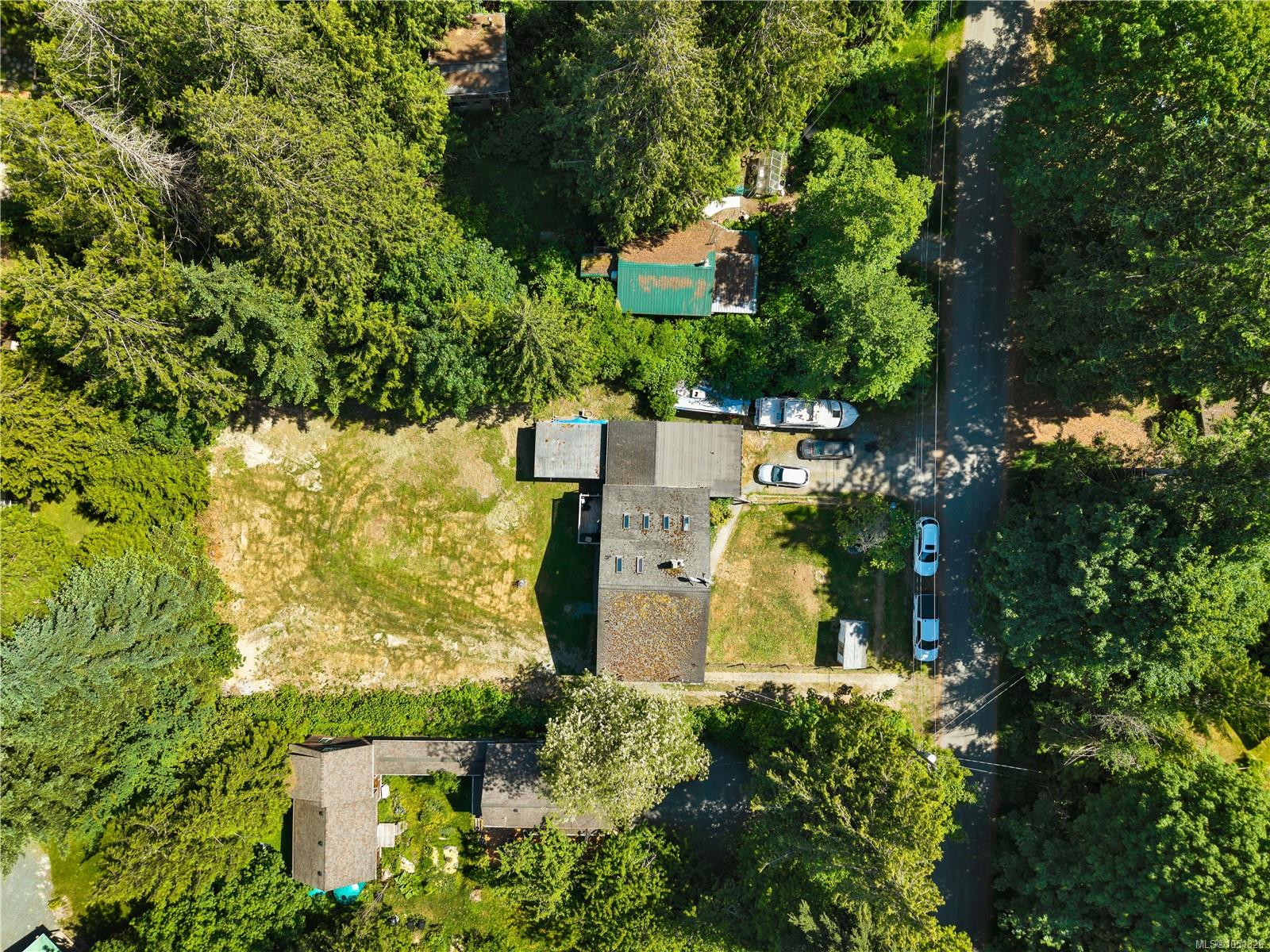 1376 Hooley Rd — listing photo 4 of 43
