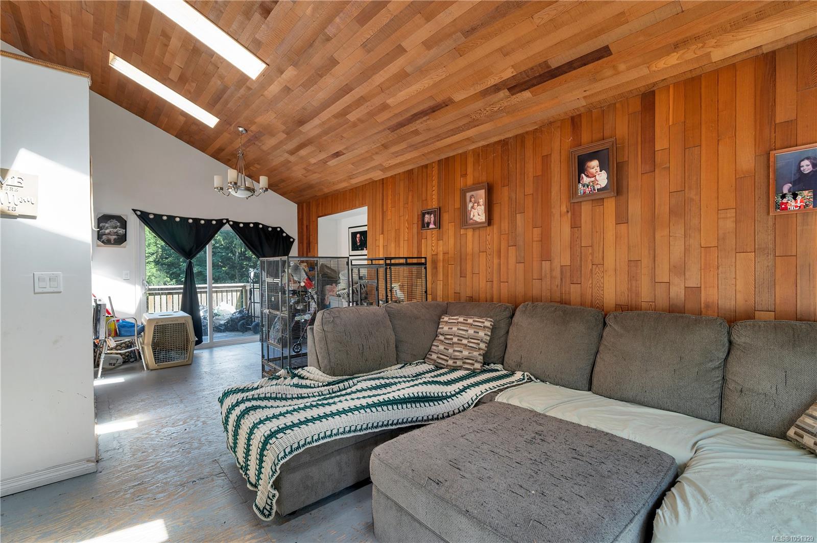 1376 Hooley Rd — listing photo 9 of 43