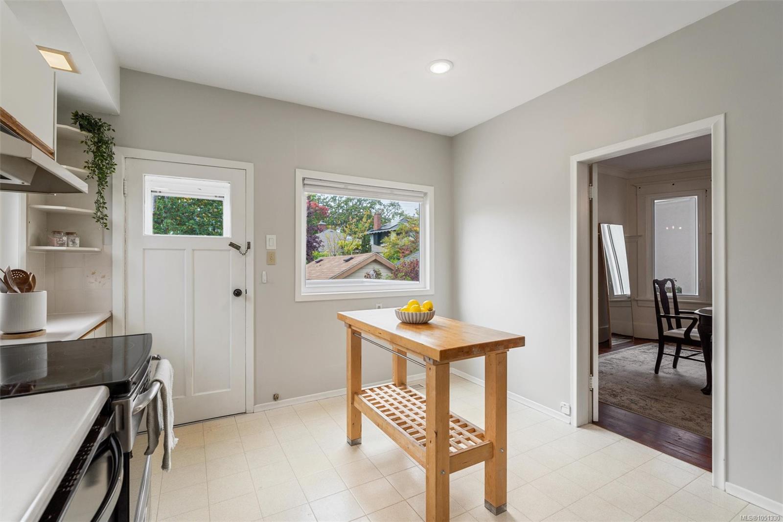 1200 Hampshire Rd — listing photo 12 of 51