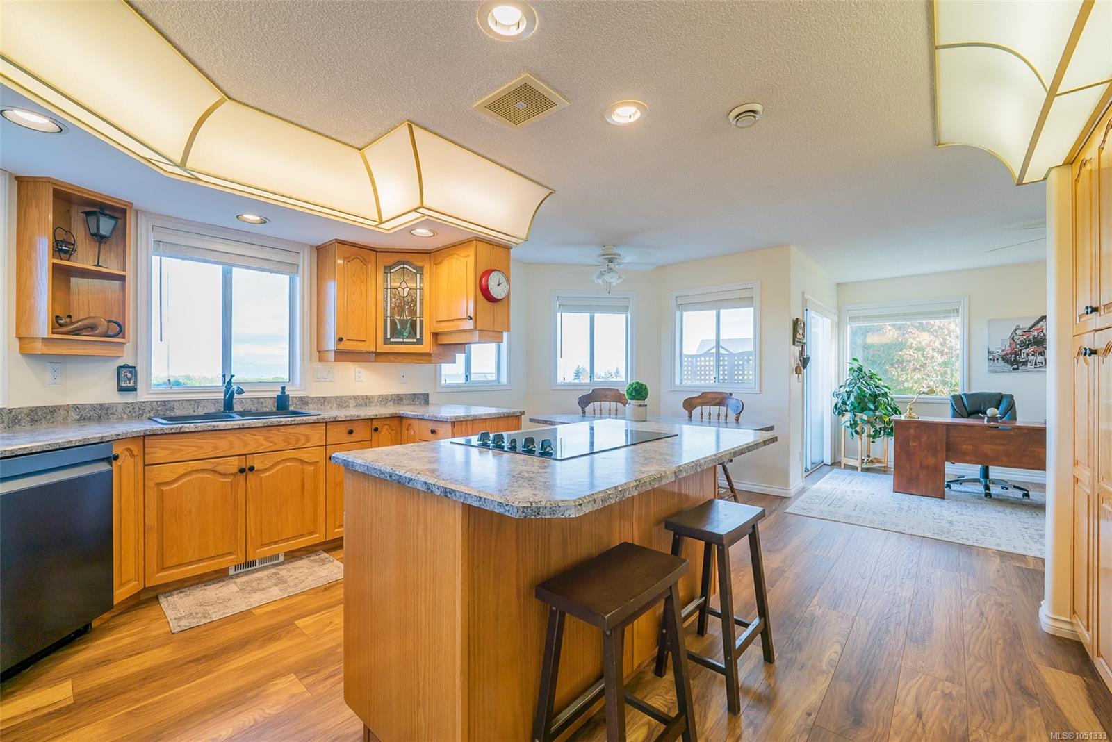 6257 Mystic Way — listing photo 13 of 38