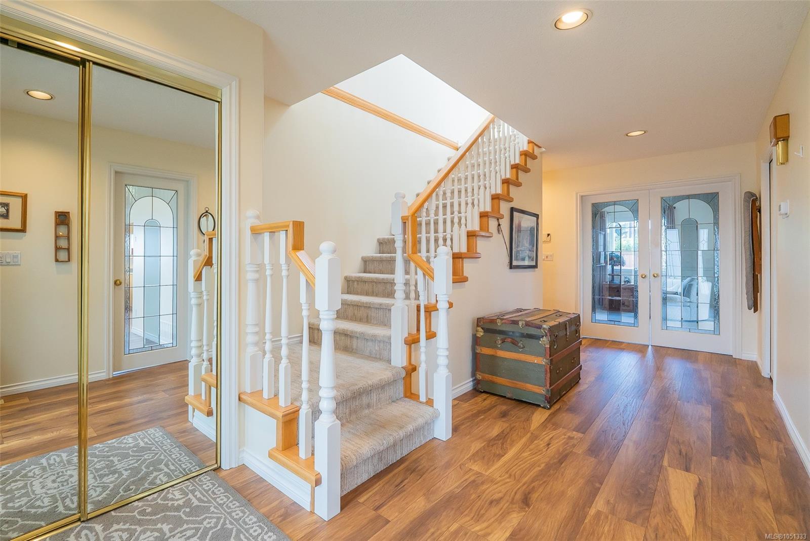 6257 Mystic Way — listing photo 4 of 38