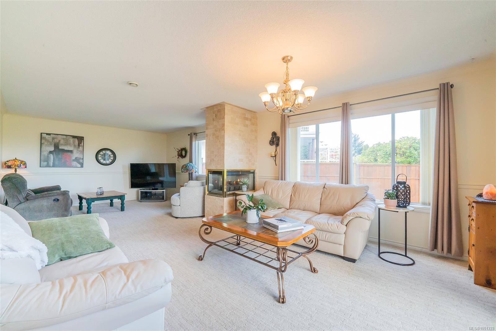 6257 Mystic Way — listing photo 5 of 38