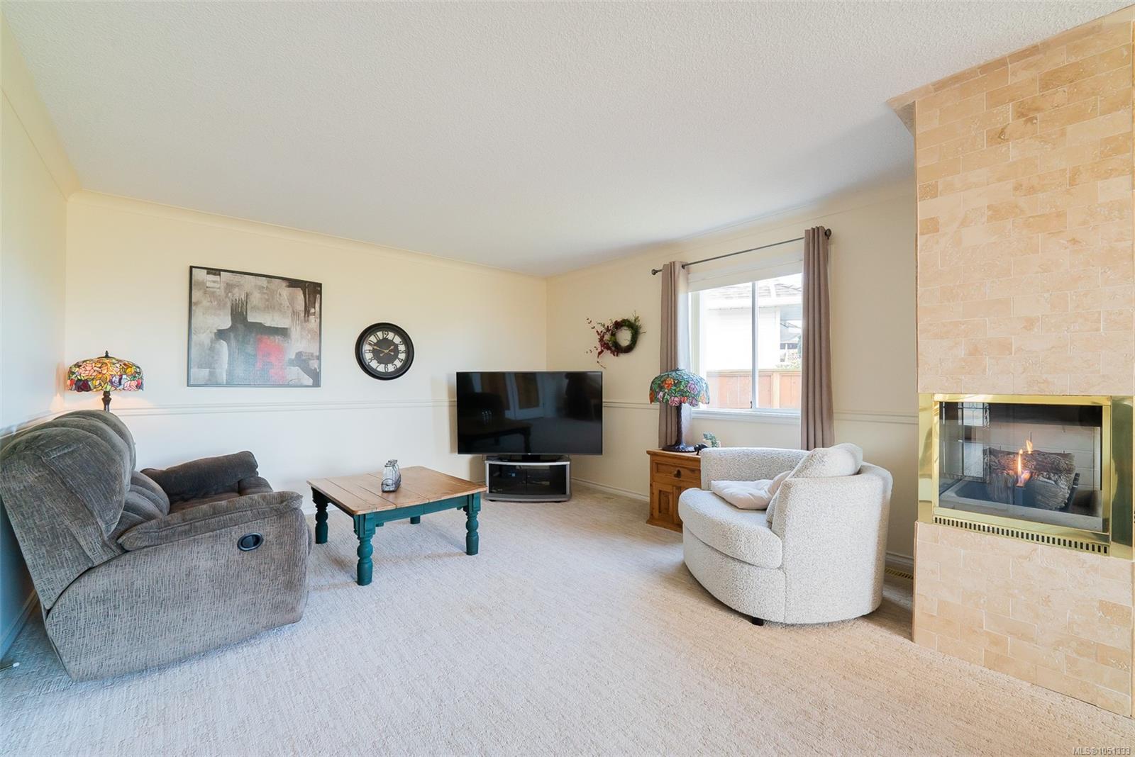 6257 Mystic Way — listing photo 6 of 38