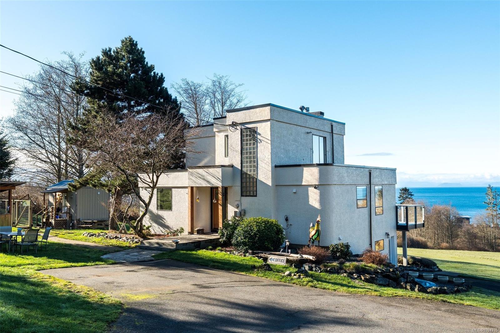 4537 Otter Point Rd — listing photo 4 of 99
