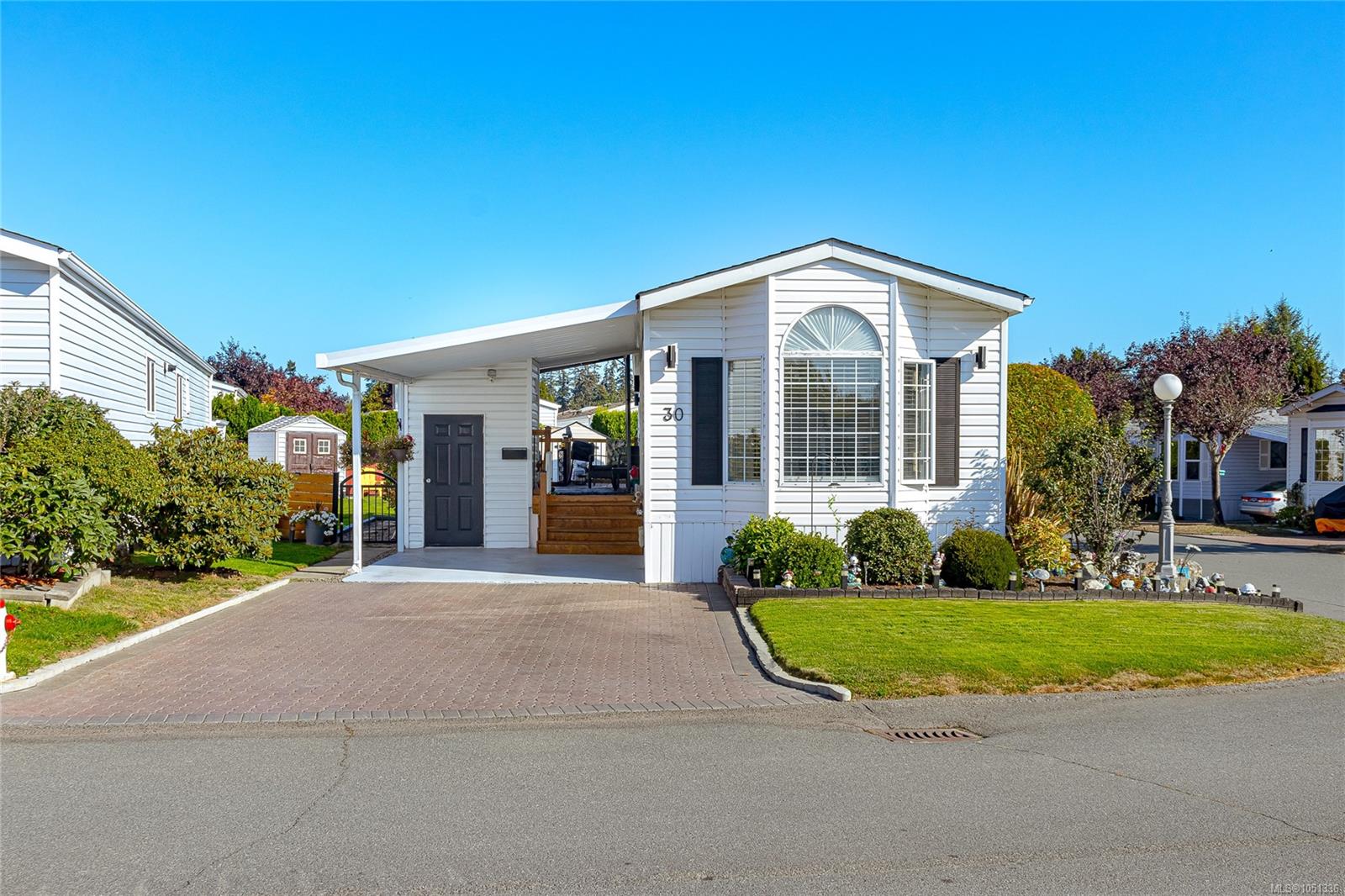 30-7583 Central Saanich Rd — listing photo 2 of 32