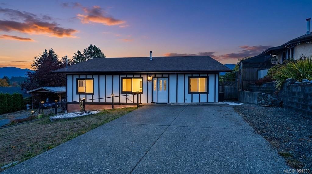 3234 Douglas St — listing photo 2 of 82