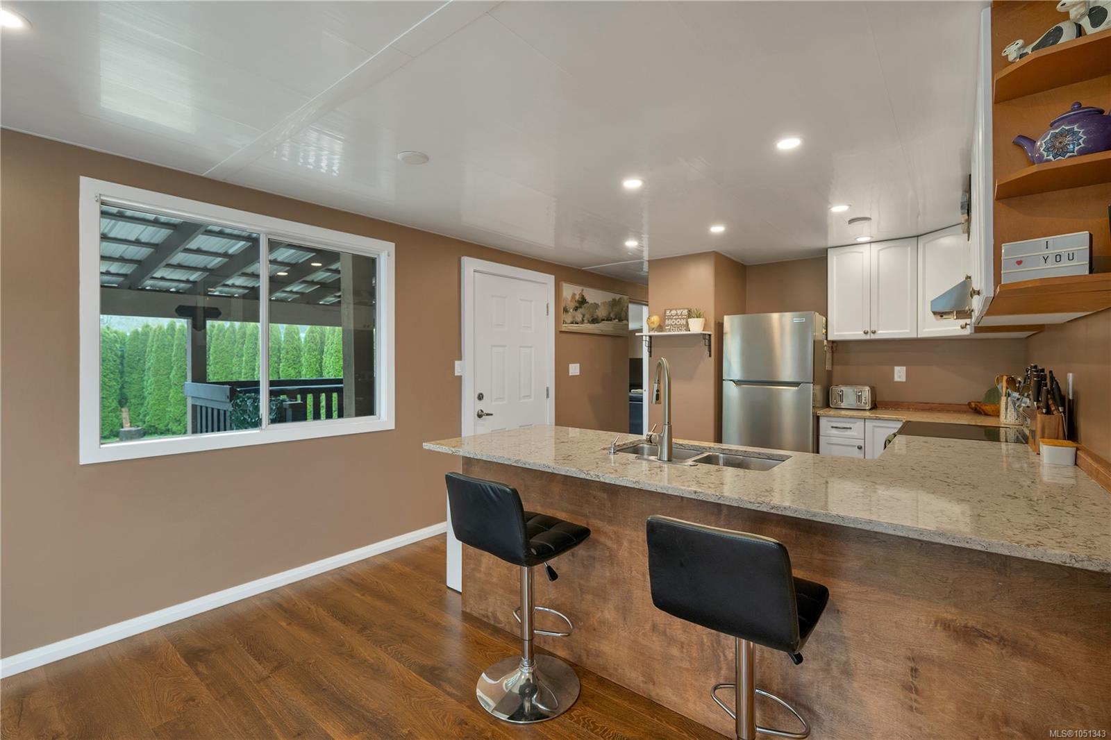 81-5250 Beaver Harbour Rd — listing photo 6 of 21
