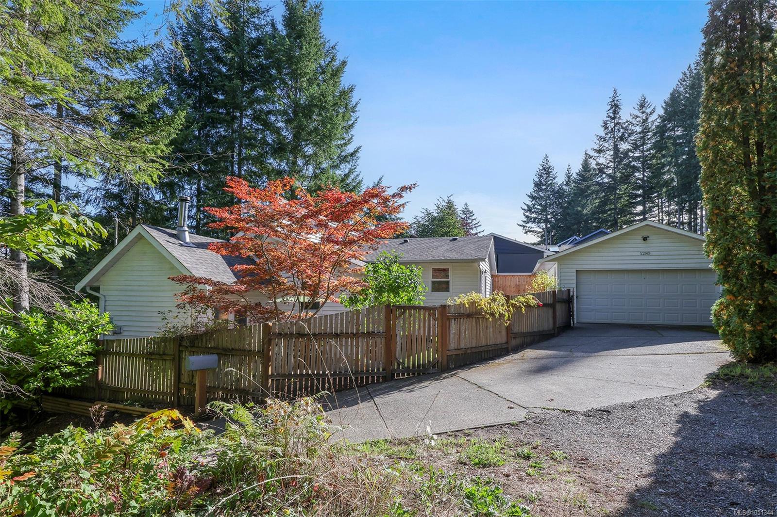 1285 Hurford Ave — listing photo 2 of 40