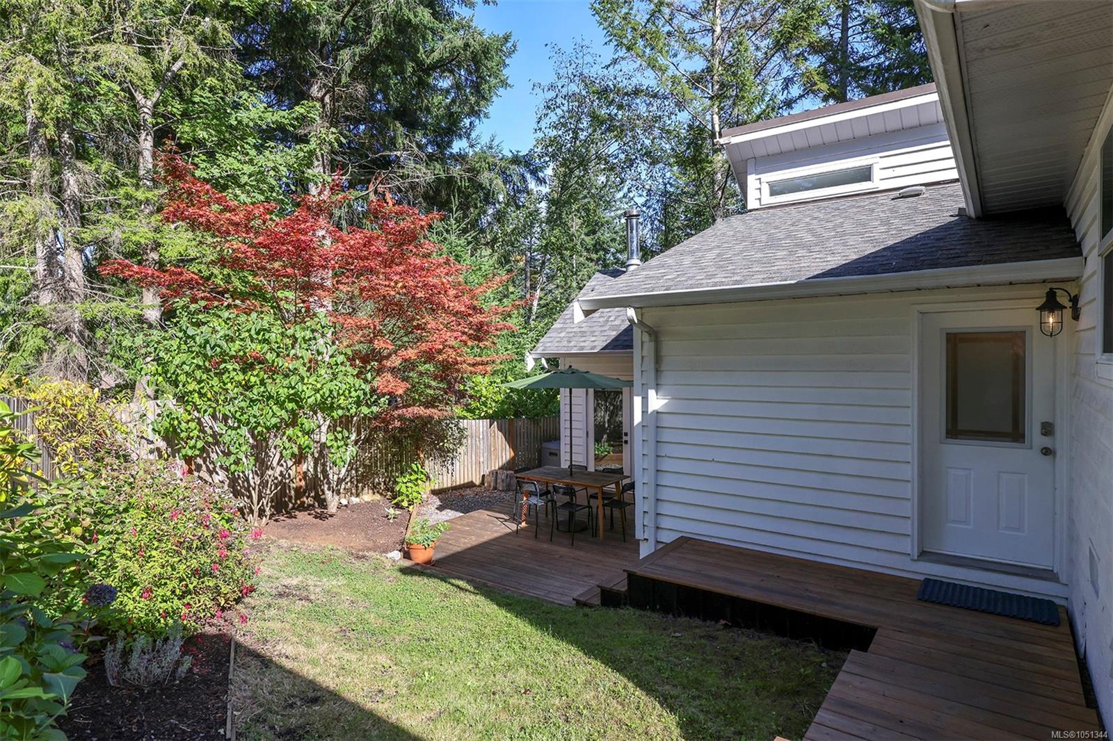 1285 Hurford Ave — listing photo 3 of 40