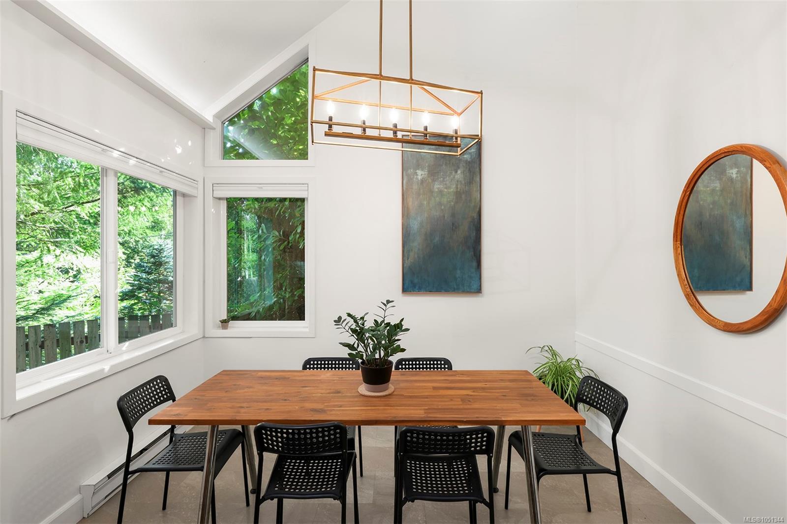 1285 Hurford Ave — listing photo 8 of 40