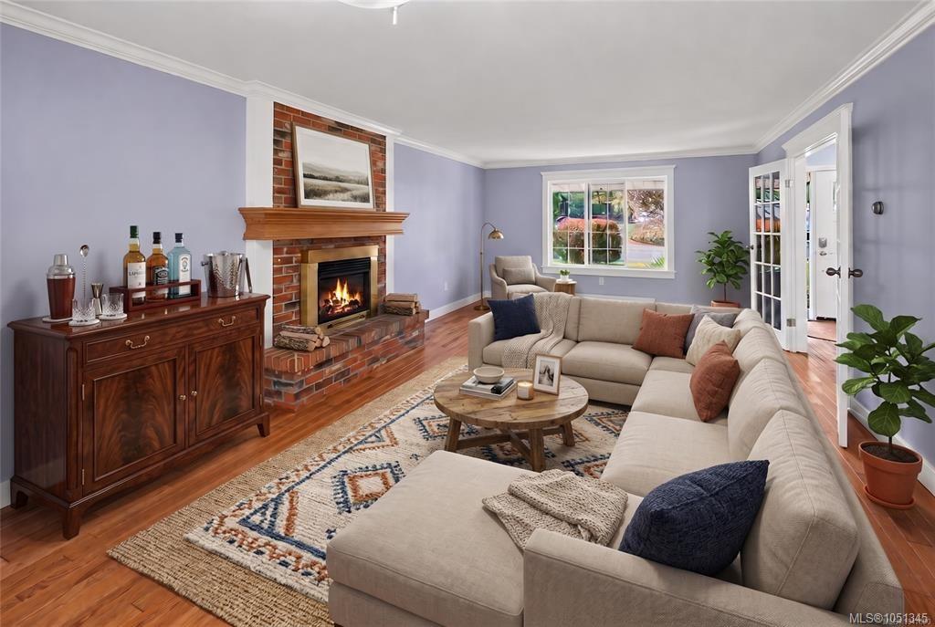 3961 Reynolds Crt — listing photo 4 of 52