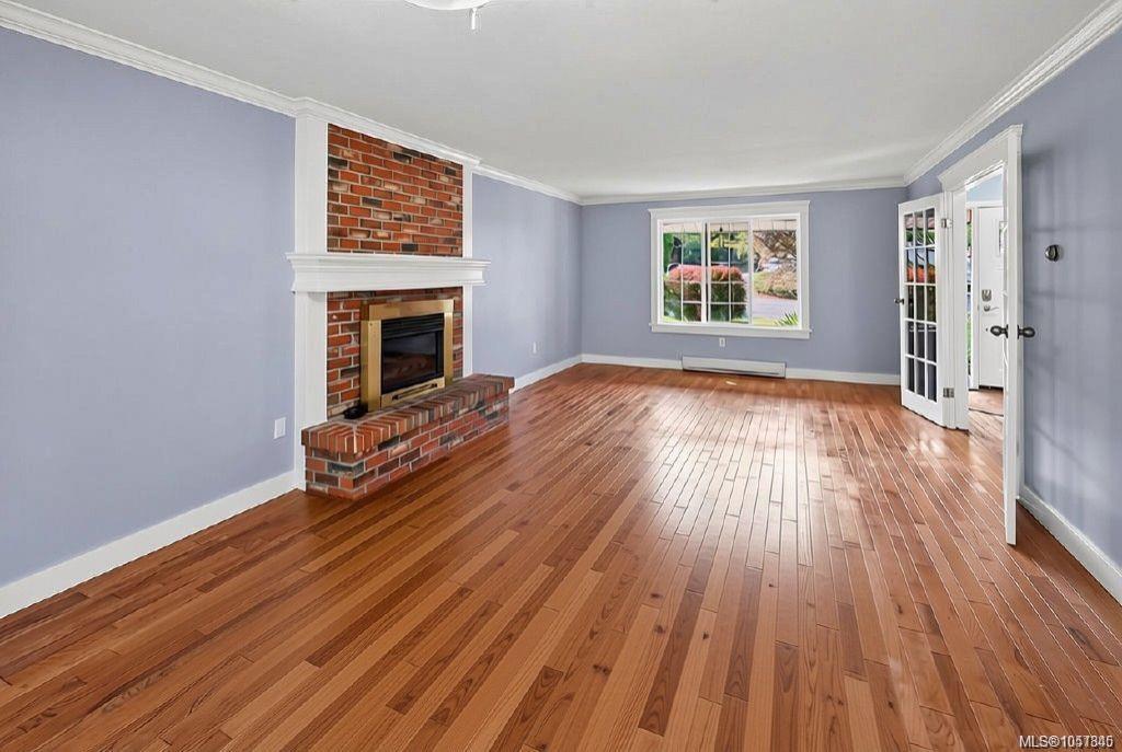 3961 Reynolds Crt — listing photo 5 of 52