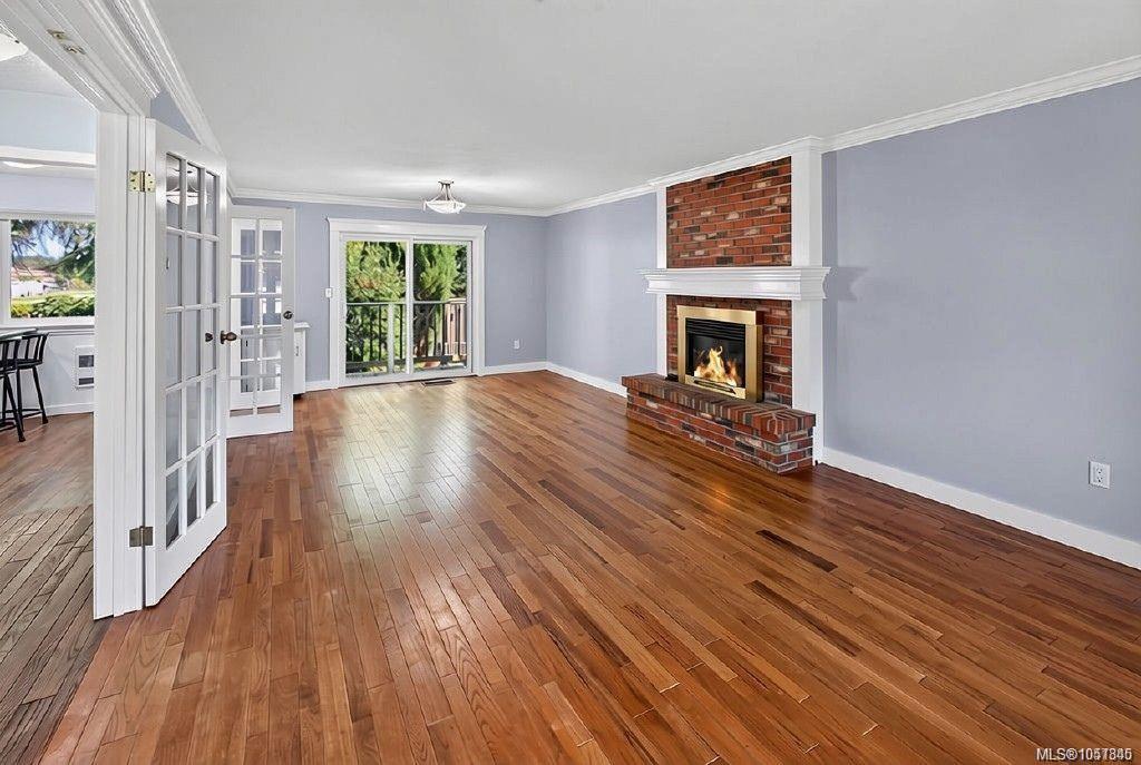 3961 Reynolds Crt — listing photo 7 of 52