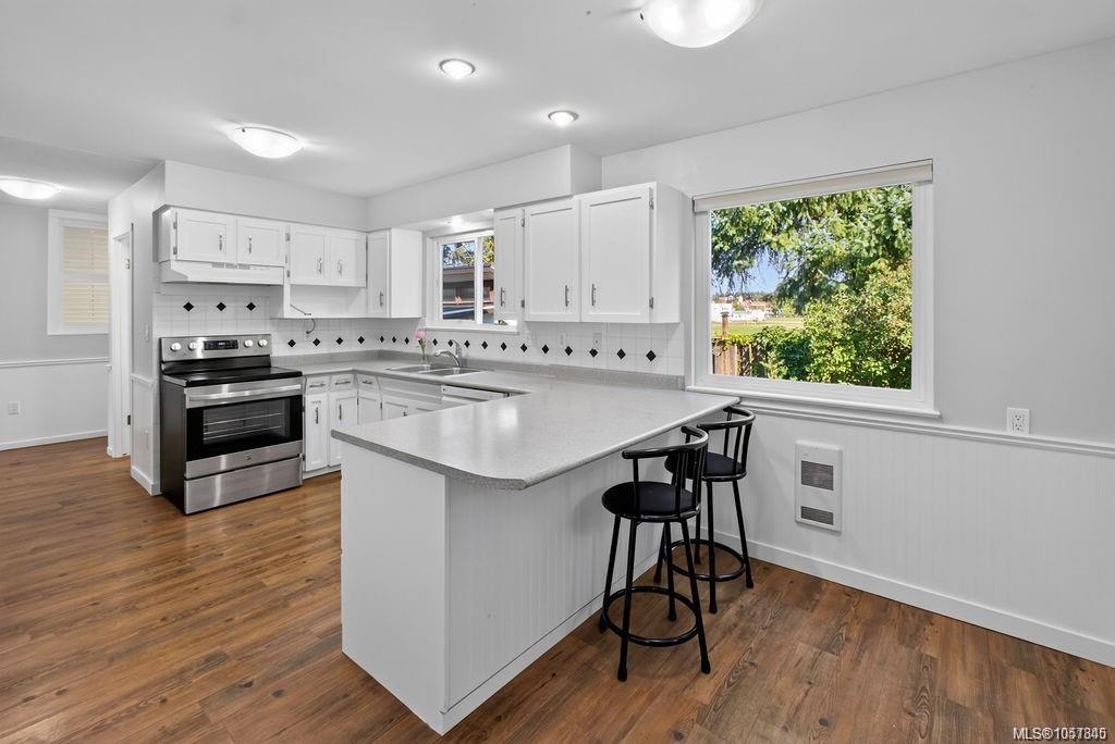 3961 Reynolds Crt — listing photo 8 of 52