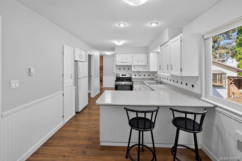 3961 Reynolds Crt — listing photo 9 of 52