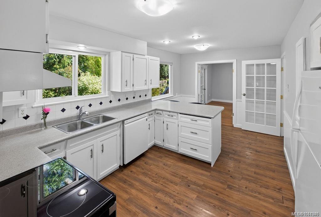 3961 Reynolds Crt — listing photo 10 of 52