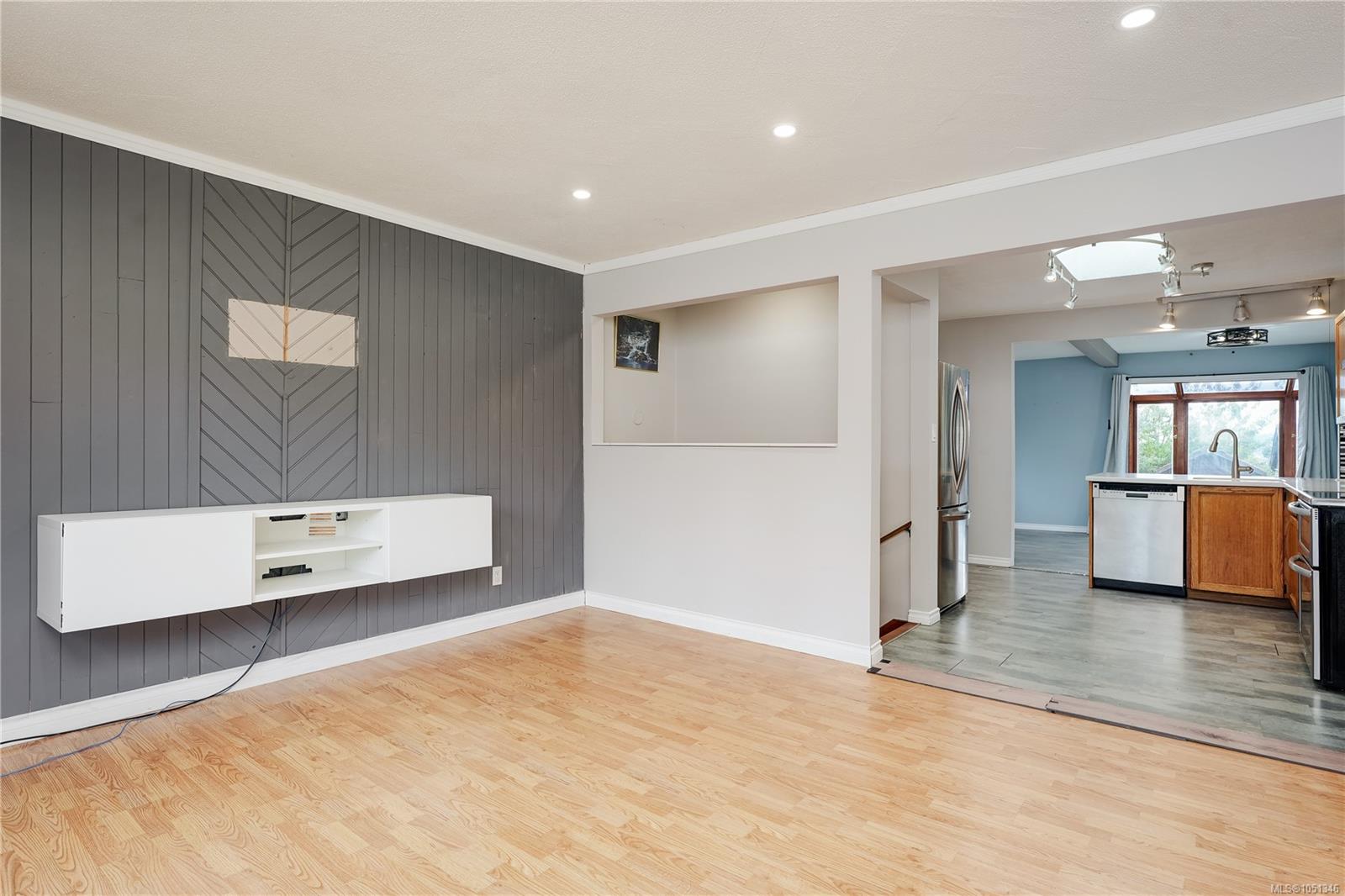 6729 Grant Rd — listing photo 6 of 37