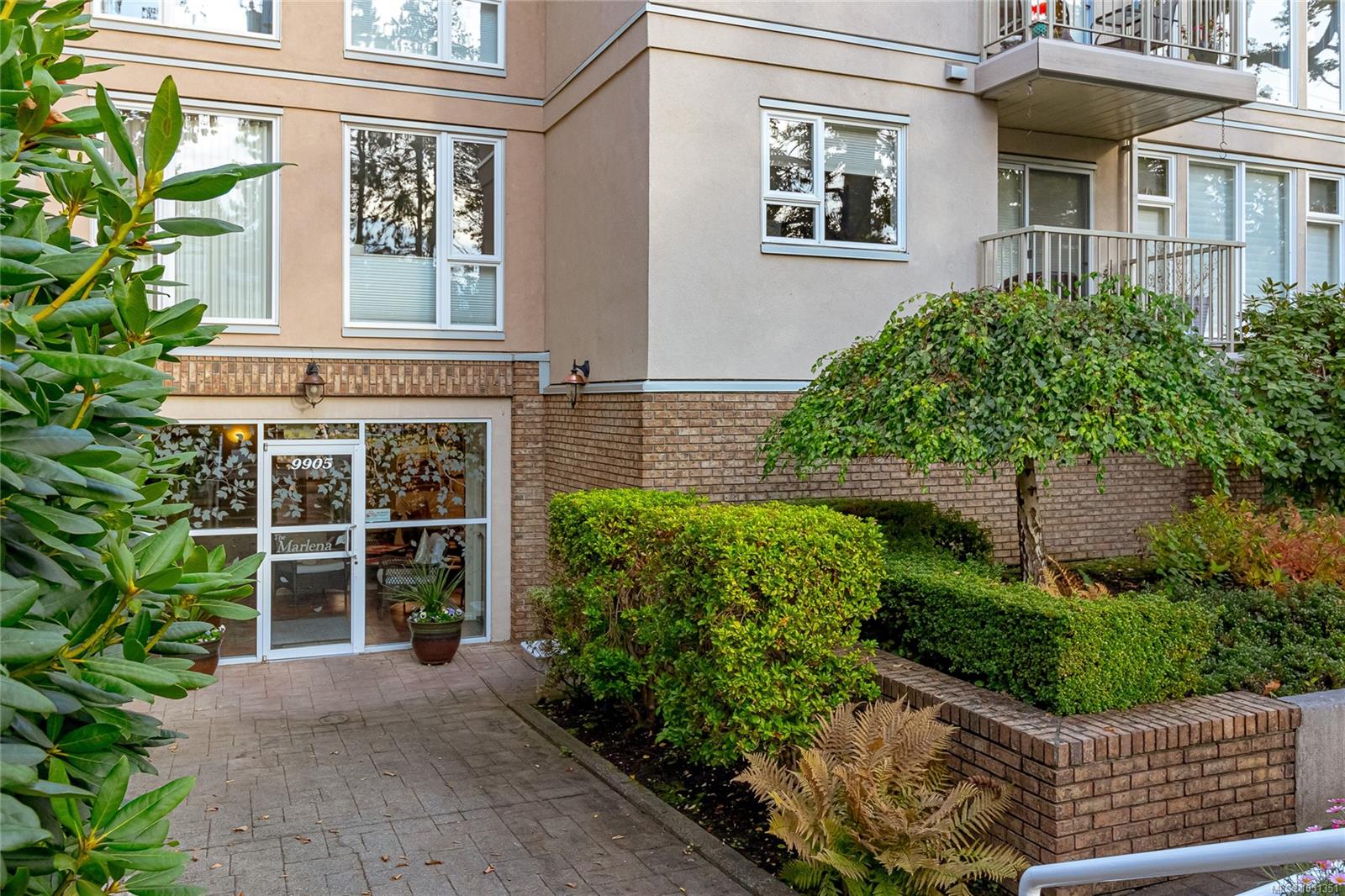 201-9905 Fifth St — listing photo 3 of 40