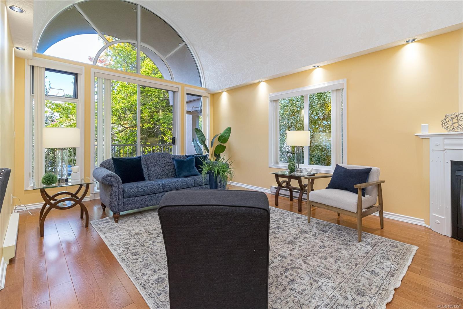 201-9905 Fifth St — listing photo 5 of 40