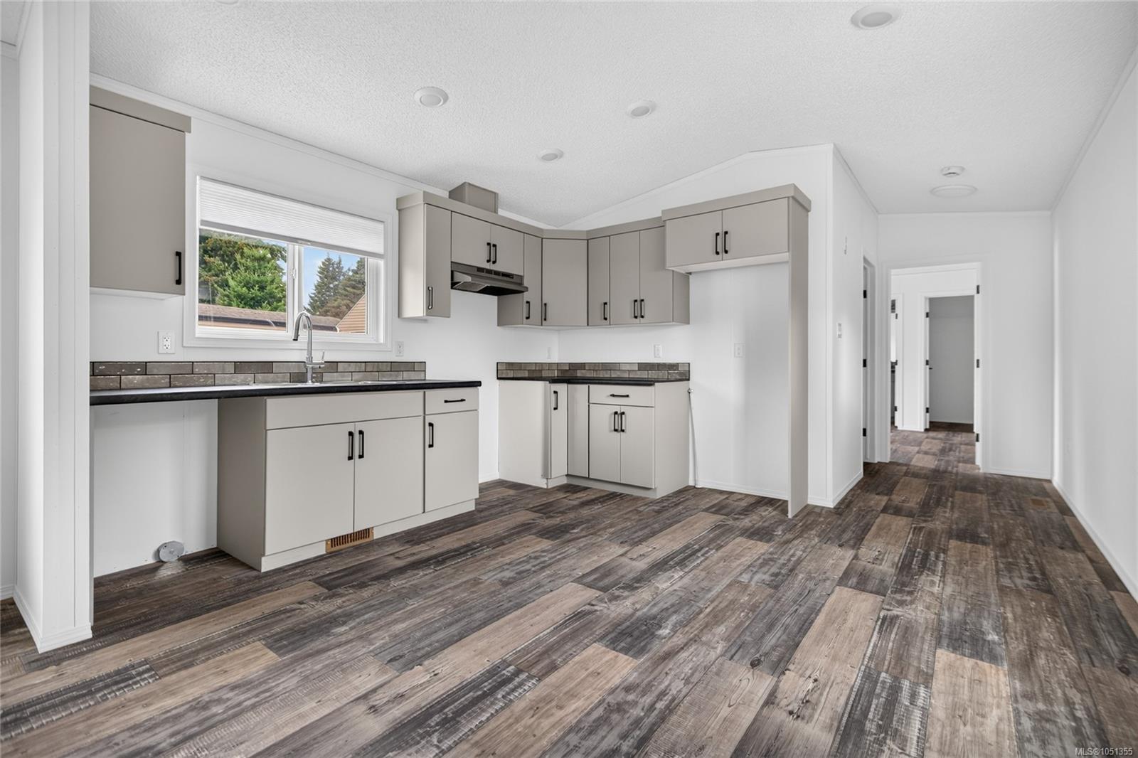 2104 Pemberton Pl — listing photo 12 of 46