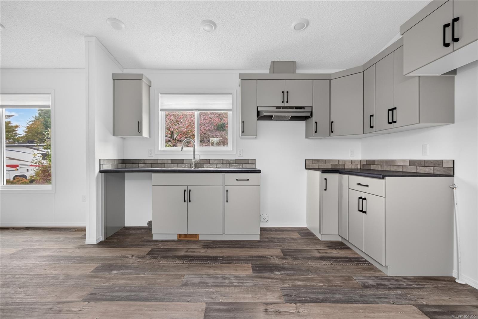 2104 Pemberton Pl — listing photo 13 of 46