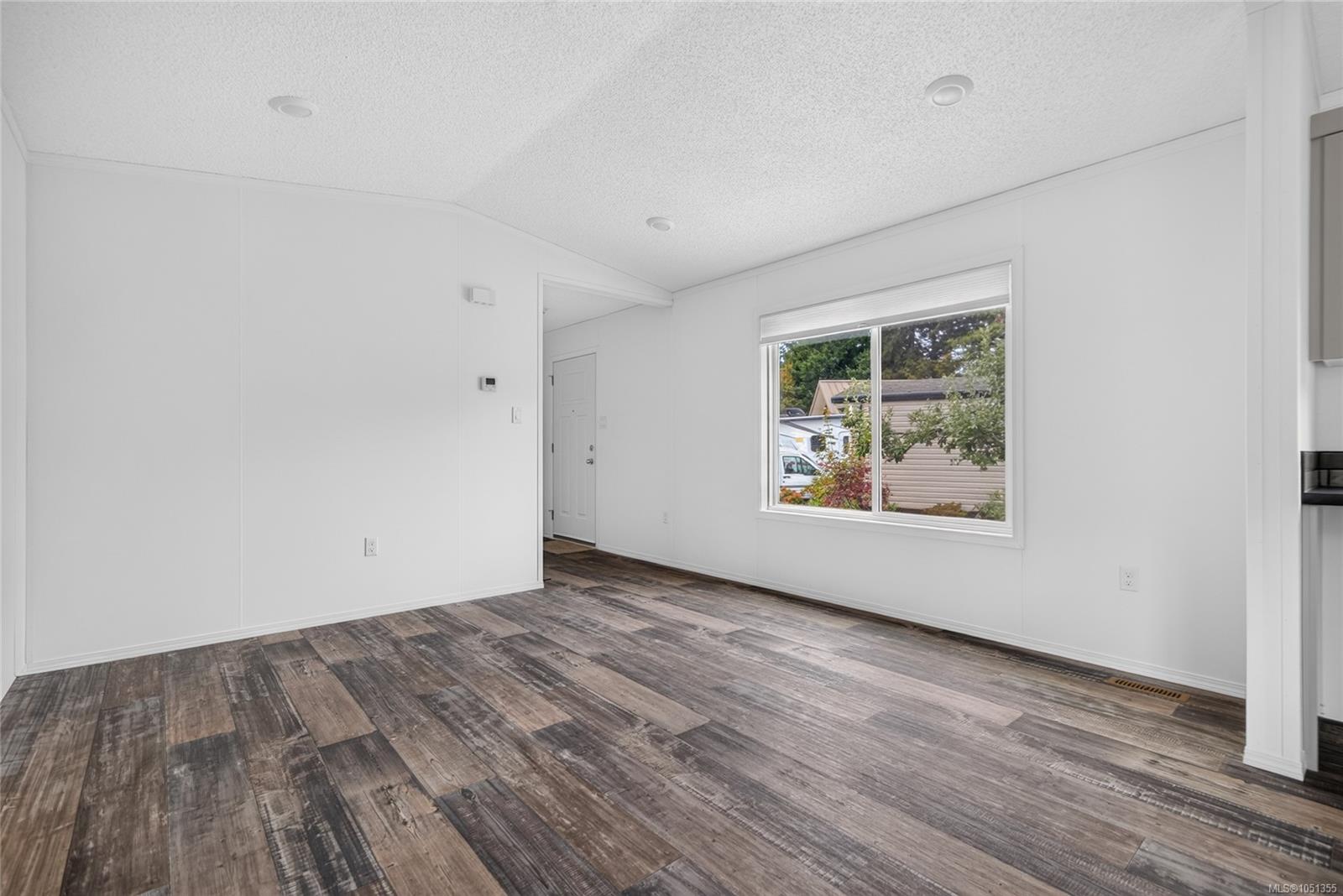 2104 Pemberton Pl — listing photo 10 of 46