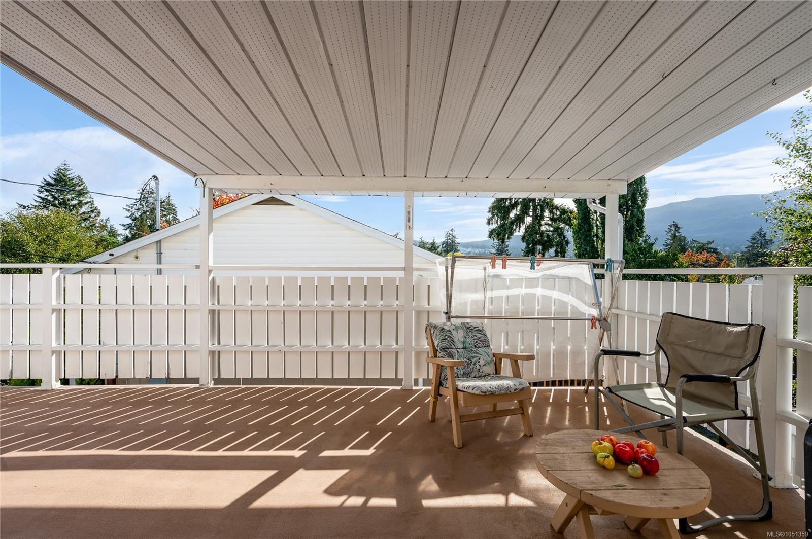 2061 Forest Dr — listing photo 11 of 44